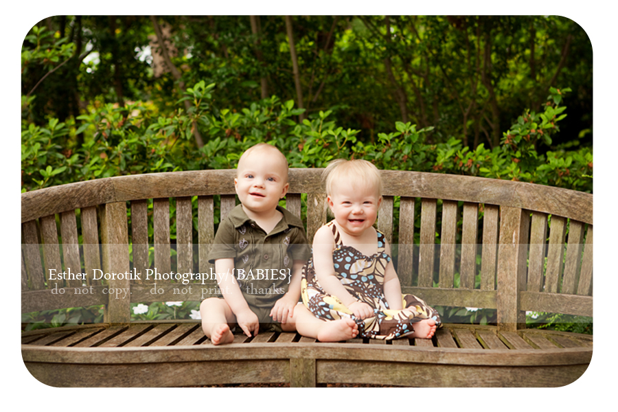 twin-one-year-old-photography-taken-at-Dallas-Arboretum