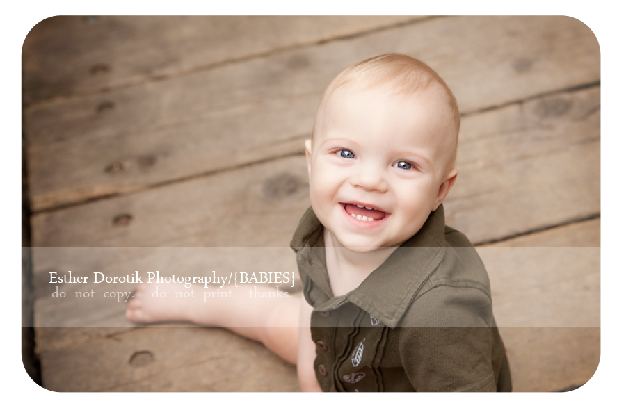one-year-old-boy-at-the-Arboretum-photographed-by-Dallas-photographer