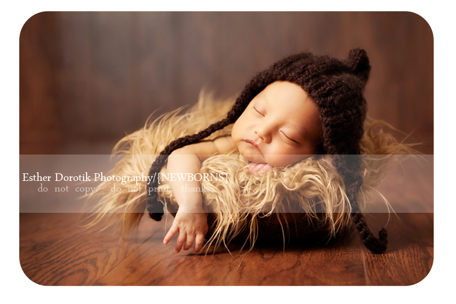 Dallas-baby-photographer-captures-newborn-with-hat-in-fur